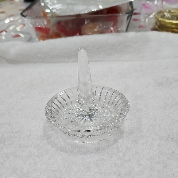 VINTAGE CLEAR GLASS RING HOLDER - Picture 1 of 3